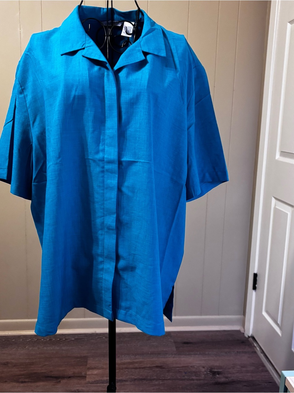 Bright Turquoise Button-Front Short Sleeve Shirt